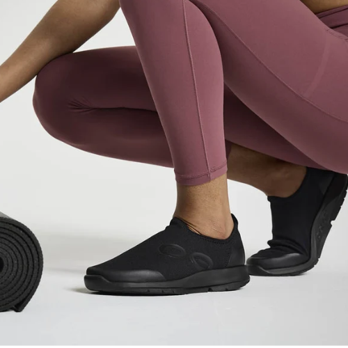 OOFOS Women's OOmg Support Slip-On Recovery Shoes - Black
