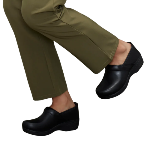 Dansko Women's XP 2.0 Waterproof Clogs - Black Pull Up