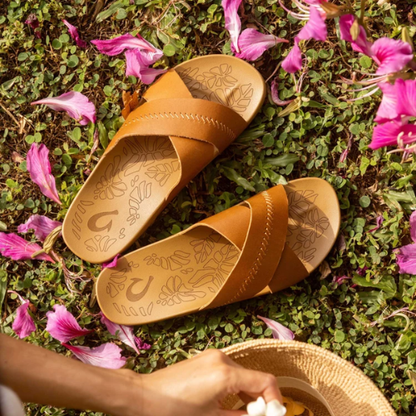 OluKai Women’s Kipe'a 'Olu Sahara