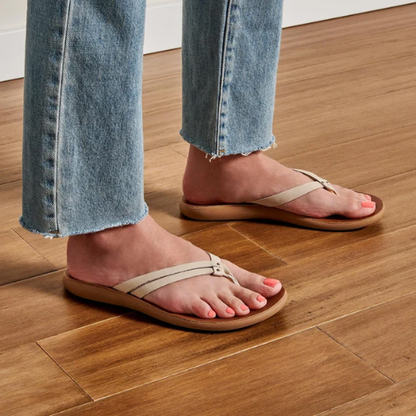 OluKai Women’s Kapehe Luana Taupe