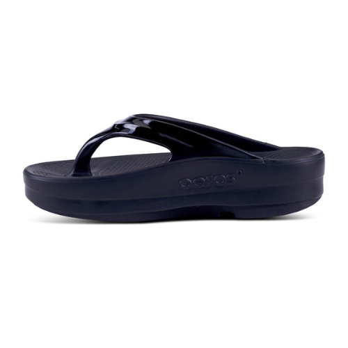 OOFOS Women's OOmega Thong Sandal - Black