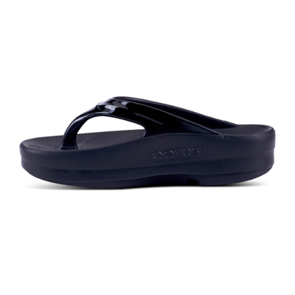 OOFOS Women's OOmega Thong Sandal - Black
