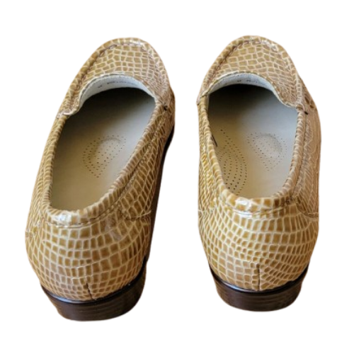 Simplify Beige Croc Loafer Shoes